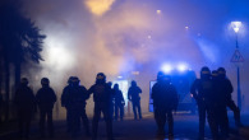 Peste 95.000 de polițiști au fost mobilizați în Franța în noaptea de Anul Nou Foto: Profimedia Images | Poza 10 din 11