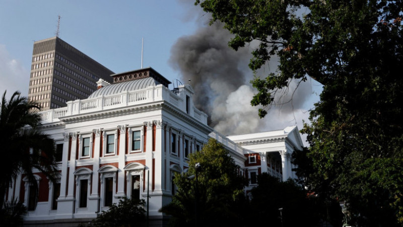 Incendiu în clădirea Parlamentului din Cape Town. Foto: Profimedia Images