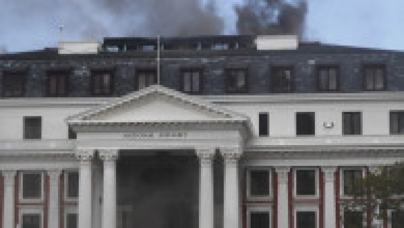 Incendiu în clădirea Parlamentului din Cape Town. Foto: Profimedia Images | Poza 7 din 7