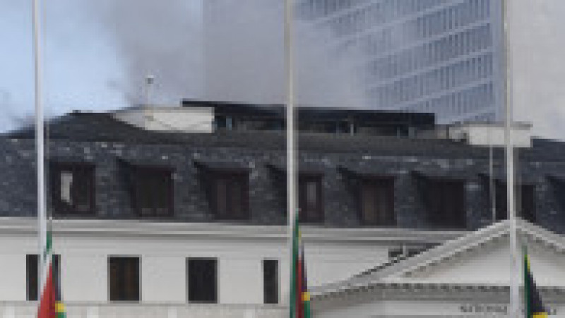 Incendiu în clădirea Parlamentului din Cape Town. Foto: Profimedia Images | Poza 4 din 7