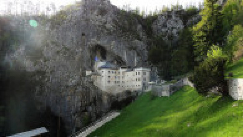 Castelul Predjama din Slovenia FOTO: Profimedia Images | Poza 1 din 25