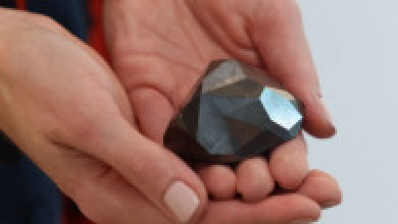 Un diamant rar botezat „Enigma”, de 555,55 carate, despre se crede că a venit din spațiul cosmic, a fost scos la licitație în luna februarie. Foto: Profimedia Images | Poza 8 din 8