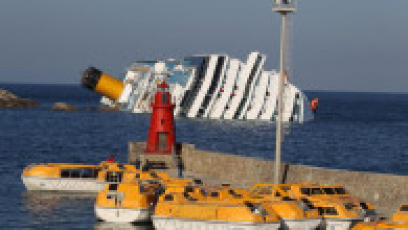 Nava Costa Concordia imediat după naufragiu, în 2012. Sursa foto: Profimedia Images | Poza 10 din 30