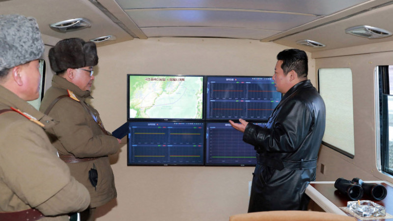 Coreea de Nord a testat o rachetă balistică în prezența liderului Kim Jong Un. Foto: Profimedia Images