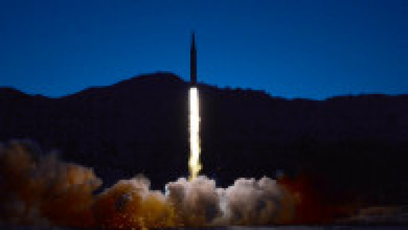 Coreea de Nord a testat o rachetă balistică în prezența liderului Kim Jong Un. Foto: Profimedia Images | Poza 4 din 6