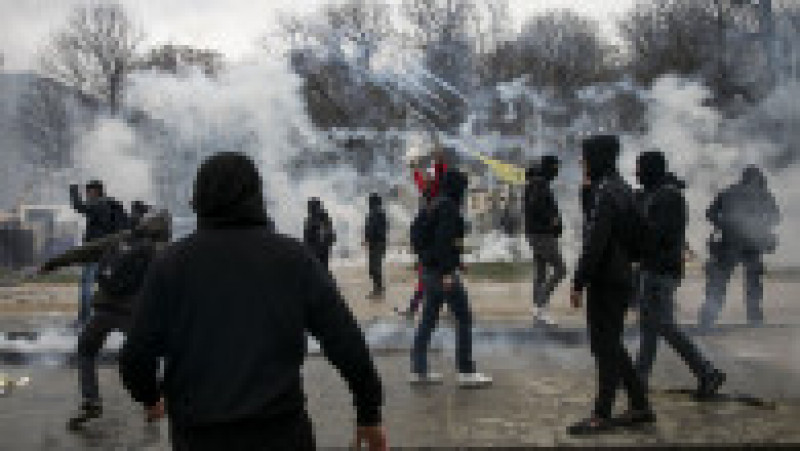 Poliția s-a folosit de gaze lacrimogene pentru a-i dispersa pe manifestanții de la Bruxelles Foto: Profimedia Images | Poza 13 din 27