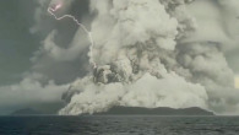 Erupția vulcanică subacvatică din Tonga, 15 ianuarie 2022. Sursa foto: Profimedia Images | Poza 8 din 41