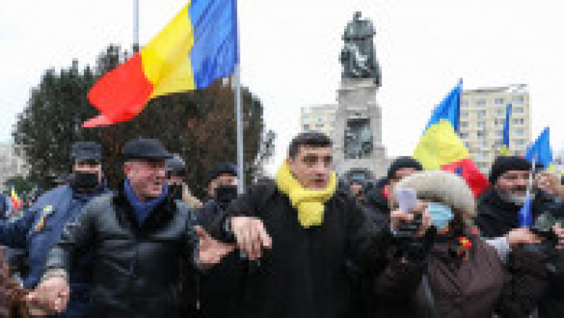 George Simion, stropit cu cerneală în timpul manifestărilor organizate la Iași. FOTO: Inquam Photos / Liviu Chirica | Poza 2 din 6