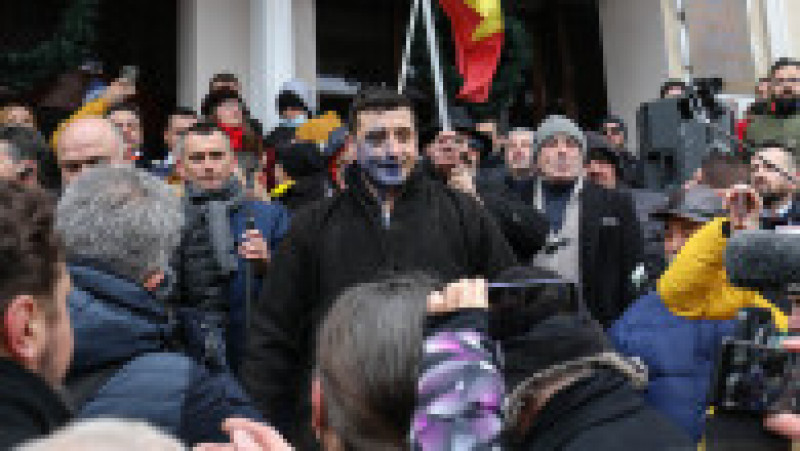 George Simion, stropit cu cerneală în timpul manifestărilor organizate la Iași. FOTO: Inquam Photos / Liviu Chirica | Poza 6 din 6