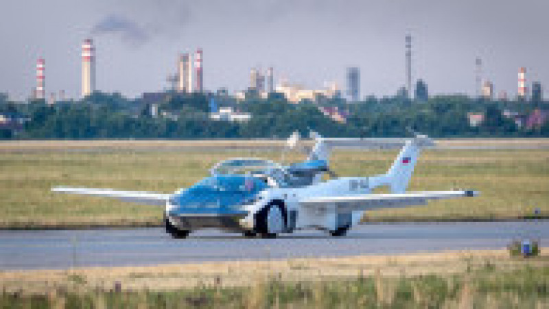 Maşina zburătoare slovacă AirCar a primit undă verde pentru a zbura. Foto: Profimedia | Poza 2 din 10