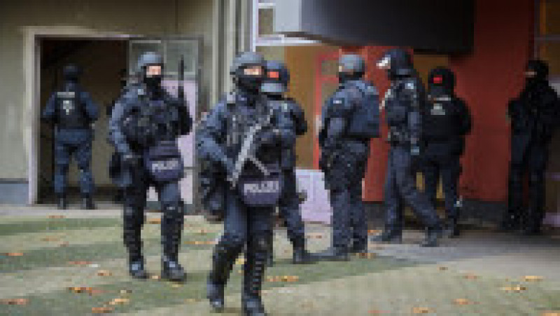 Poliția a pornit într-o „vânătoare” uriașă pentru găsirea suspecților, care a implicat și Interpolul. În total, au participat 1.600 de ofițeri de poliție din toată Germania. Foto: Profimedia Images | Poza 15 din 26