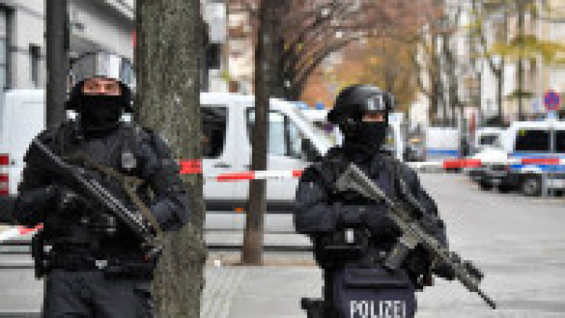 Poliția a pornit într-o „vânătoare” uriașă pentru găsirea suspecților, care a implicat și Interpolul. În total, au participat 1.600 de ofițeri de poliție din toată Germania. Foto: Profimedia Images | Poza 12 din 26