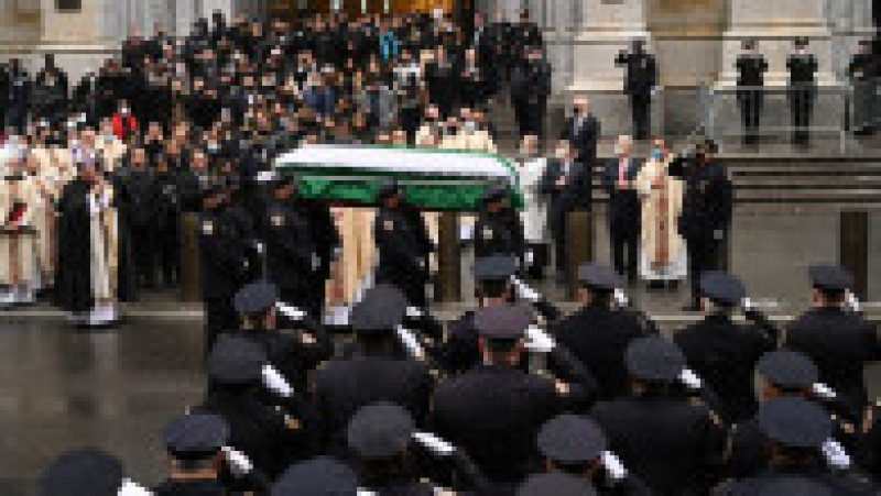 Mii de polițiști din New York au participat vineri la serviciul funerar pentru colegul lor Jason Rivera, care a fost ucis săptămâna trecută la Harlem. Foto: Profimedia | Poza 5 din 12