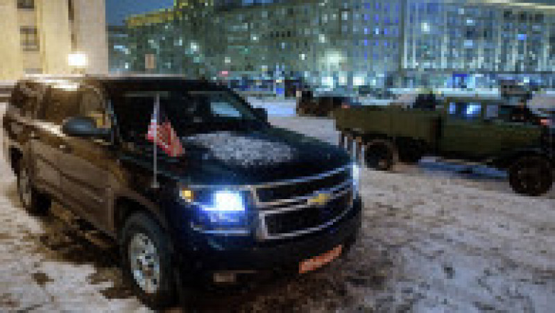 Mașina Ambasadei SUA la Moscova în fața clădirii MAE rus Foto: Profimedia Images | Poza 6 din 6