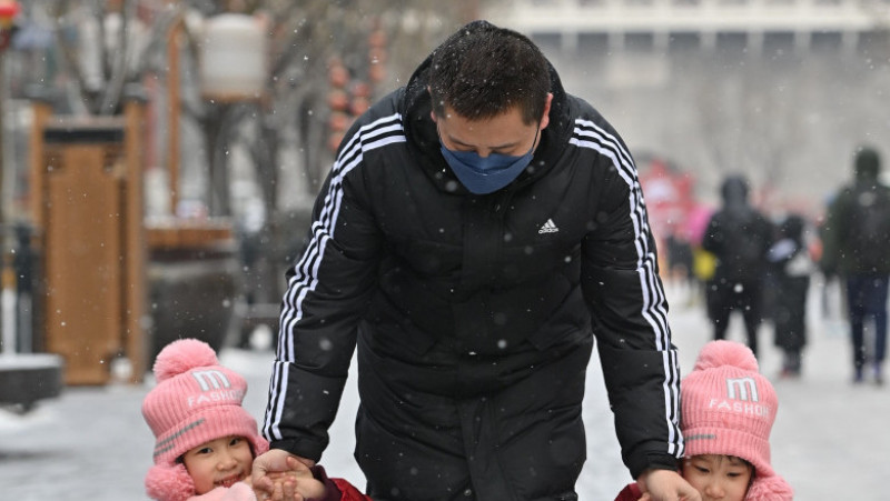 Oraşul Beijing a fost acoperit joi de un strat neobişnuit de zăpadă. FOTO: Profimedia Images