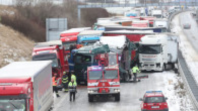 Carambol cu peste 40 de mașini pe o autostradă din Cehia FOTO: Profimedia Images | Poza 5 din 28
