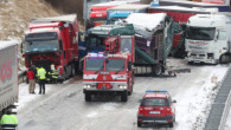 Carambol cu peste 40 de mașini pe o autostradă din Cehia FOTO: Profimedia Images | Poza 18 din 28
