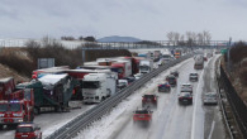 Carambol cu peste 40 de mașini pe o autostradă din Cehia FOTO: Profimedia Images | Poza 13 din 28