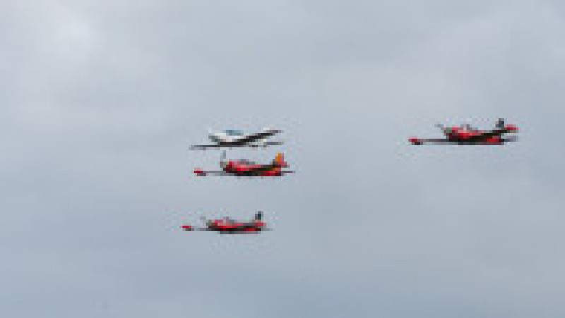 Zara Rutherford și echipa de cascadori aerieni Diavolii Roșii a forțelor aeriene belgiene. Foto: Profimedia Images | Poza 6 din 16