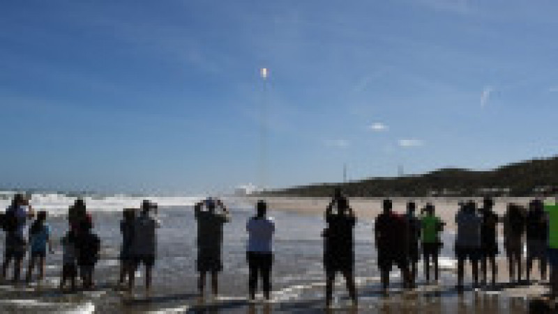 Oamenii au privit lansarea sateliților Starlink în Cape Canaveral, Florida. Foto: Profimedia Images | Poza 4 din 9