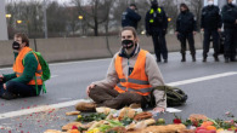 Activiștii de mediu au blocat o autostradă din Berlin. Foto: Profimedia Images | Poza 1 din 7