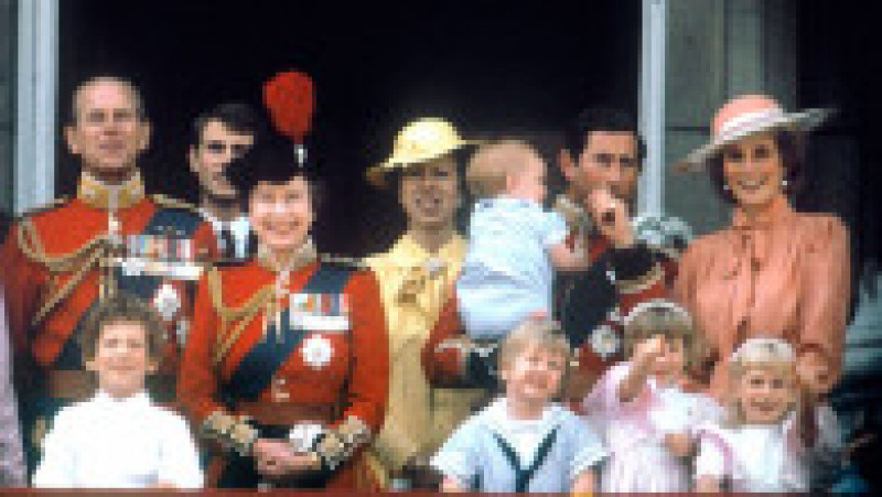 Regina Elisabeta și familia sa în 1985, în balconul de la Buckingham Palace Foto: Profimedia Images | Poza 21 din 41