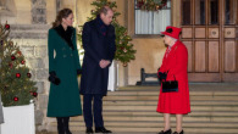 Regina Elisabeta, prințul William și Catherine, ducesa de Cambridge, în decembrie 2020, la castelul Windsor Foto: Profimedia Images | Poza 34 din 41