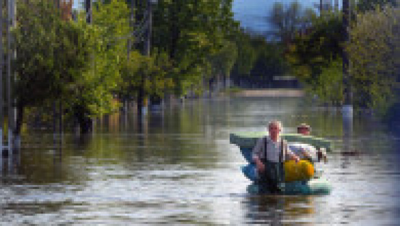 Inundații în România (2006). Sursa foto: AFP PHOTO DANIEL MIHAILESCU / Profimedia Images | Poza 2 din 34
