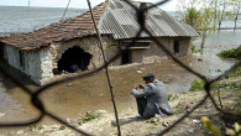 Inundații în România (2006). Sursa foto: AFP PHOTO DANIEL MIHAILESCU / Profimedia Images | Poza 7 din 34