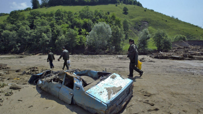 Inundații în România (2006). Sursa foto: AFP PHOTO DANIEL MIHAILESCU / Profimedia Images