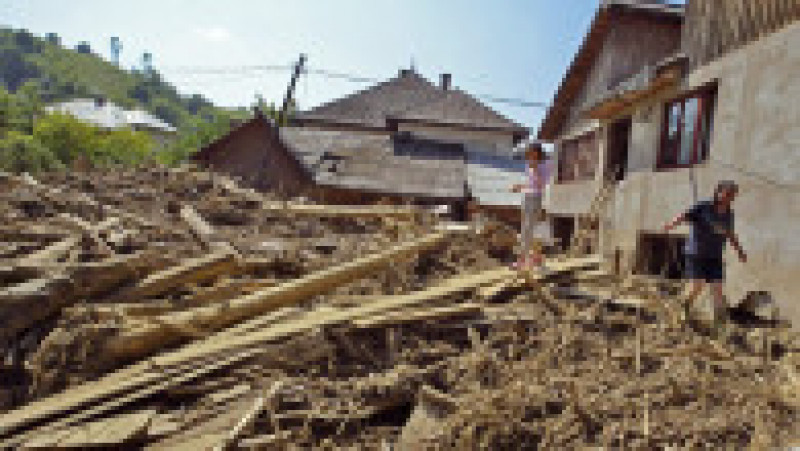 Inundații în România (2006). Sursa foto: AFP PHOTO DANIEL MIHAILESCU / Profimedia Images | Poza 4 din 34