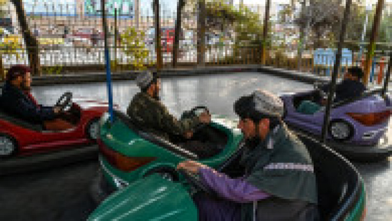 Luptători talibani într-un parc de distracții FOTO: Profimedia Images | Poza 11 din 12