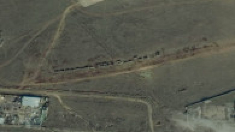 Imagine din satelit cu un convoi militar în apropiere de garnizoana Yevpatoria din Crimeea - 15.02.2022. Foto: Profimedia Images | Poza 12 din 22