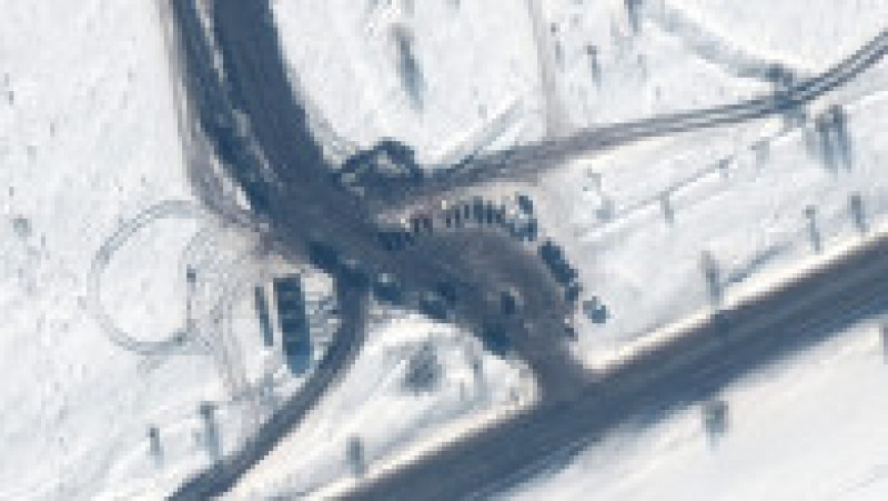 Imagine din satelit cu un convoi de echipamente militare dintr-un grup de luptă în zona de antrenament din Kursk, Rusia - 14.02.2022. Foto: Profimedia Images | Poza 6 din 22