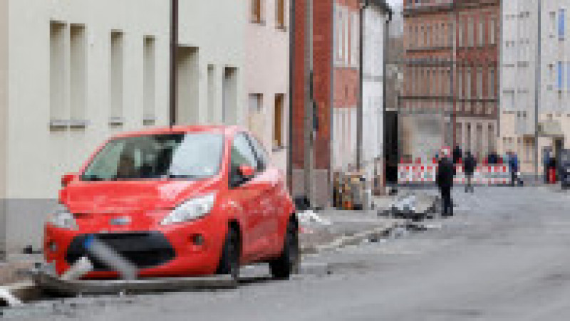 Trei persoane au fost rănite și cel puțin 31 de mașini avariate, după ce șoferul unui TIR a provocat un accident rutier grav în timp ce conducea beat într-un oraș din Germania. Sursa foto: Profimedia Images | Poza 13 din 13