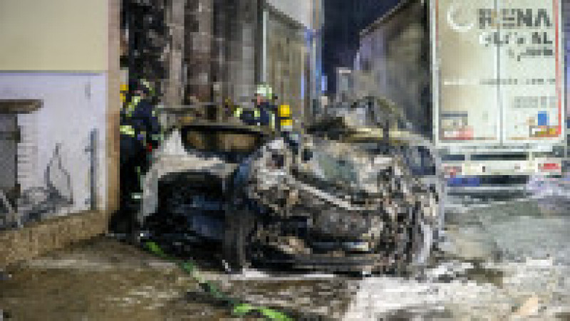 Trei persoane au fost rănite și cel puțin 31 de mașini avariate, după ce șoferul unui TIR a provocat un accident rutier grav în timp ce conducea beat într-un oraș din Germania. Sursa foto: Profimedia Images | Poza 2 din 13