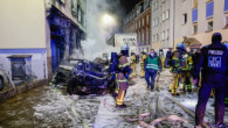 Trei persoane au fost rănite și cel puțin 31 de mașini avariate, după ce șoferul unui TIR a provocat un accident rutier grav în timp ce conducea beat într-un oraș din Germania. Sursa foto: Profimedia Images | Poza 4 din 13