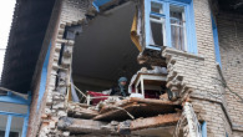 Clădire rezidențială din Donețk distrusă de o lovitură de obuz. Foto: Profimedia Images | Poza 2 din 10