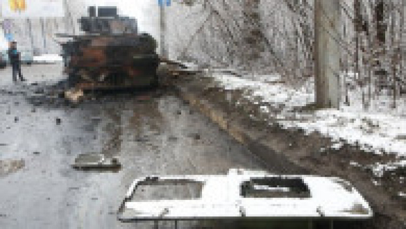 Vehicul militar distrus la periferia orașușui Harkov. Foto: Profimedia | Poza 4 din 8