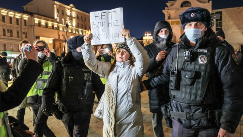 Protestatari față de invazia în Uraina arestați la Moscova. Foto: Profimedia