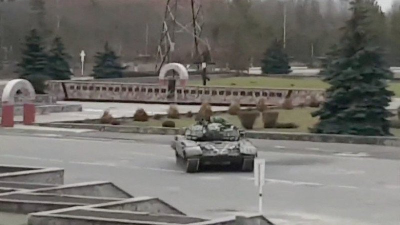 Capturi realizate dintr-un clip video care prezintă forțele rusești după ce au preluat controlul asupra centralei de la Cernobîl, pe 24 februarie 2022. Sursa foto: Profimedia Images