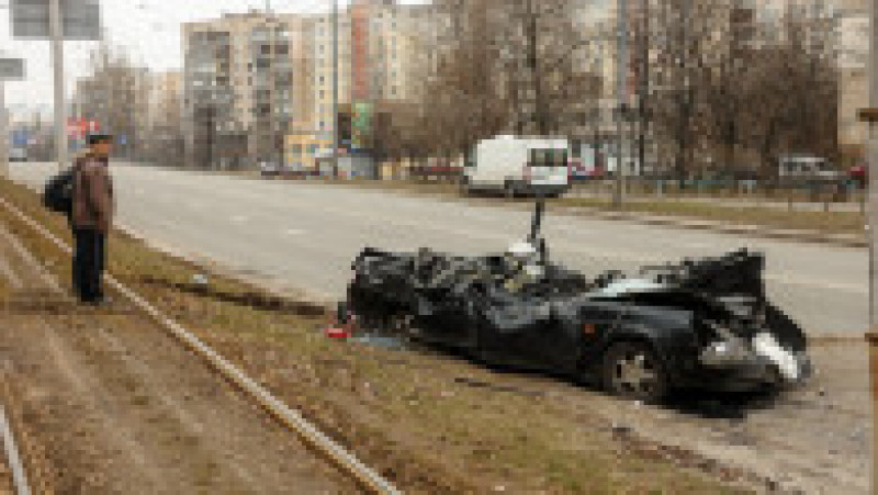 Mașină distrusă în Kiev, după ce a fost strivită de un tanc rusesc. Foto: Profimedia Images | Poza 1 din 25