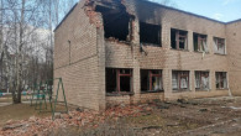 O grădiniță din Cernihiv a fost distrusă într-un bombardament efectuat sâmbătă dimineața de armata rusă. Foto: Ucraina 24/7 | Poza 5 din 6