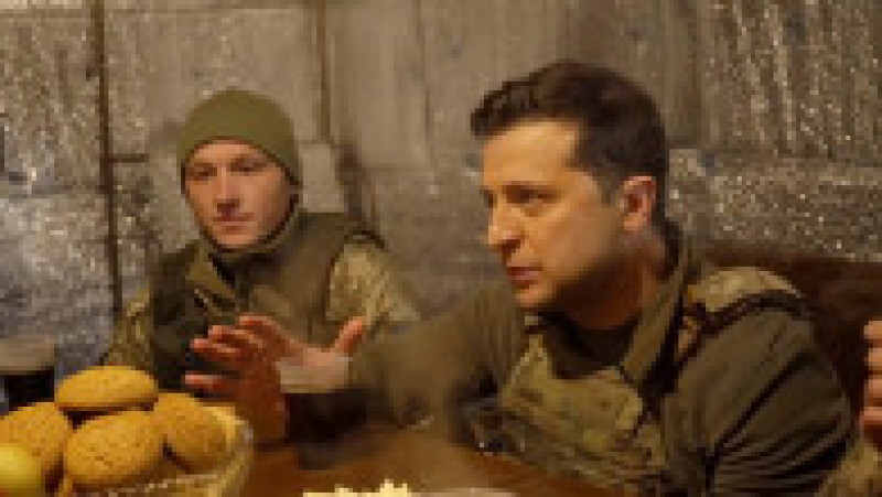 Volodimir Zelenski a luat cina alături de soldații de pe linia de apărare din Donbas, înainte de invazia rusă asupra Ucrainei Foto: Profimedia Images | Poza 11 din 33