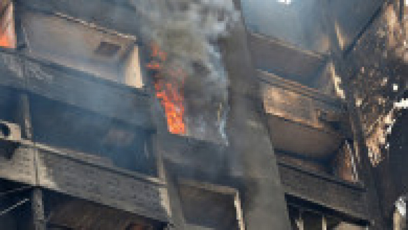 Blocuri de locuinte care ard în Harkov. Foto: Profimedia Images | Poza 10 din 11
