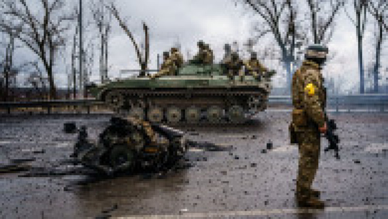Soldații ucraineni organizează apărarea localităților. Foto: Profimedia | Poza 1 din 10