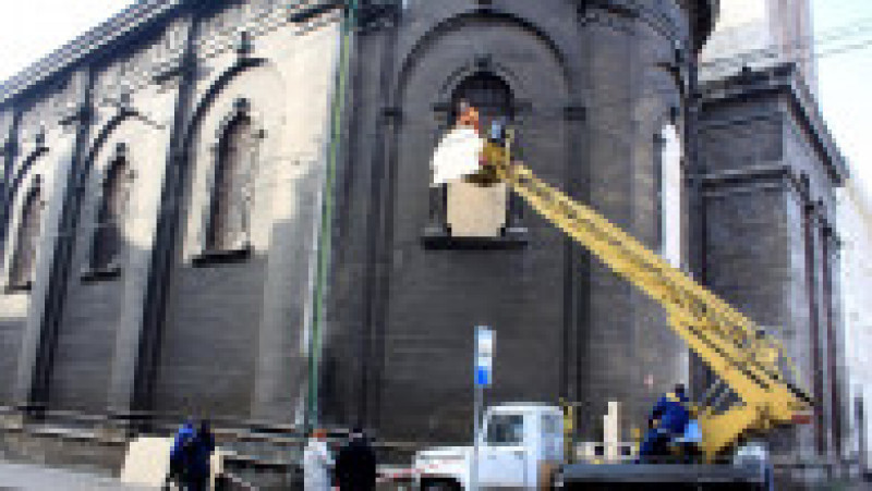 Vitraliile unei biserici istorice din Liov au fost acoperite cu panouri din lemn FOTO: Facebook/ Societatea Ucraineană pentru Protecția Monumentelor Istorice și Culturale | Poza 4 din 18