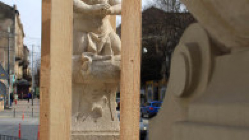 Statui din Liov protejate de voluntari cu panouri din lemn, de teama bombardamentelor ruse FOTO: Facebook/ Societatea Ucraineană pentru Protecția Monumentelor Istorice și Culturale | Poza 5 din 18