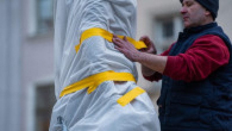 Statuile din Liov au fost acoperite cu folii de protecție și alte materiale izolatoare FOTO: Profimedia Images | Poza 14 din 18