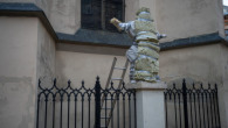 Statuile din Liov au fost acoperite cu folii de protecție și alte materiale izolatoare FOTO: Profimedia Images | Poza 16 din 18